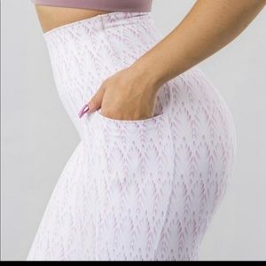 BuffBunny pocket Onyx leggings oasis print